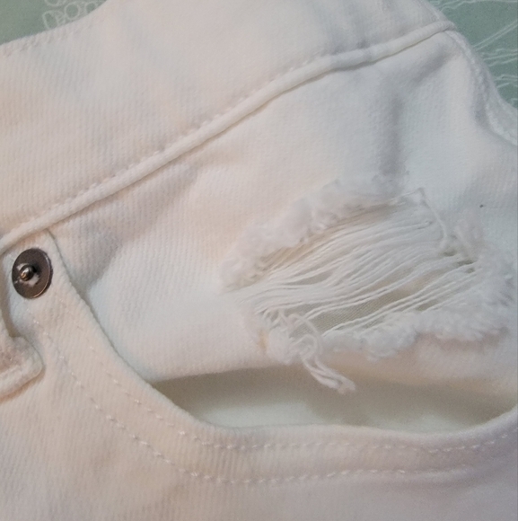Aerie White Jean Shorts Casual Style - Picture 5 of 8